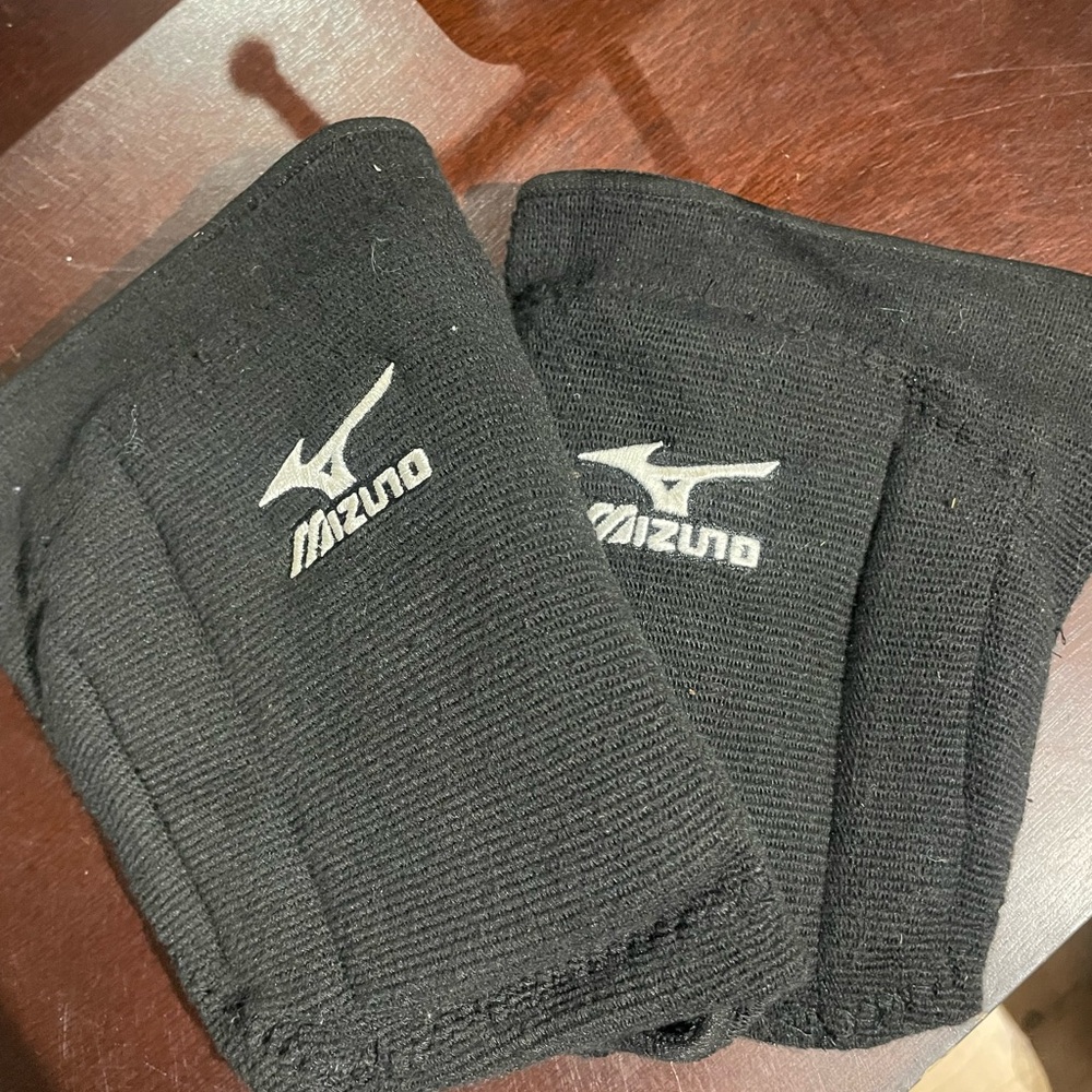 Mizuno Black Volleyball Knee Pads
